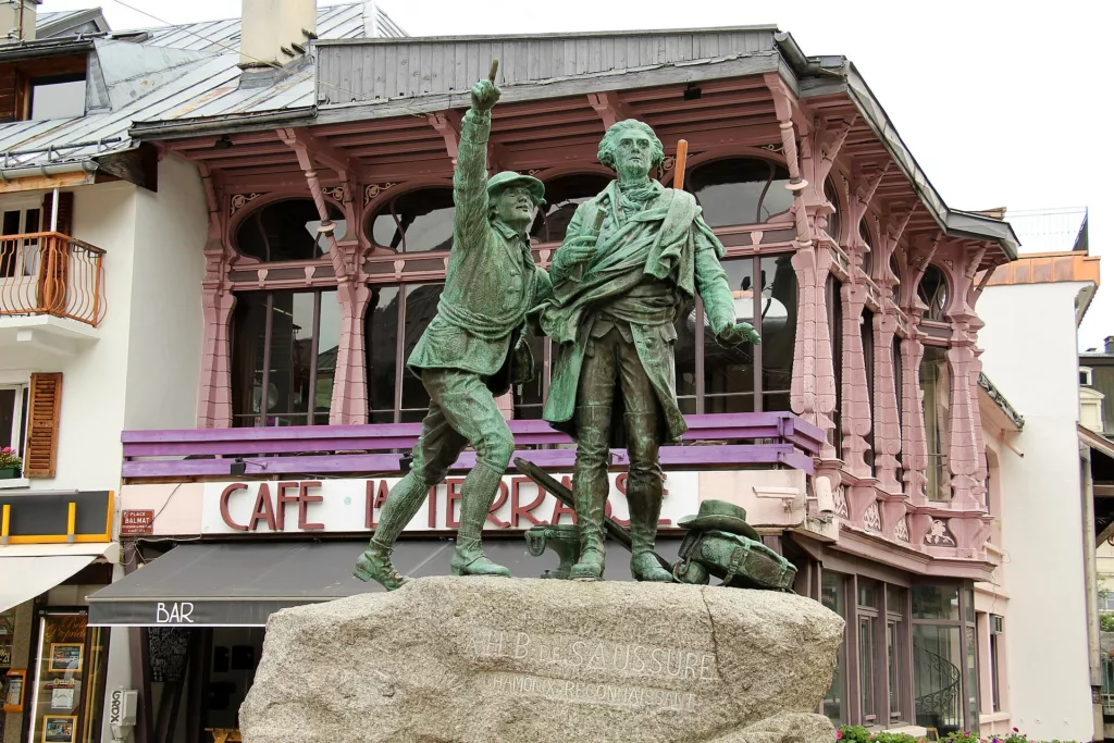 La statue de Balmat et Saussure à Chamonix
