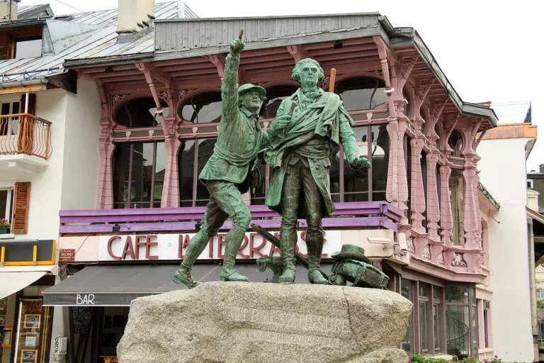La statue de Balmat et Saussure à Chamonix