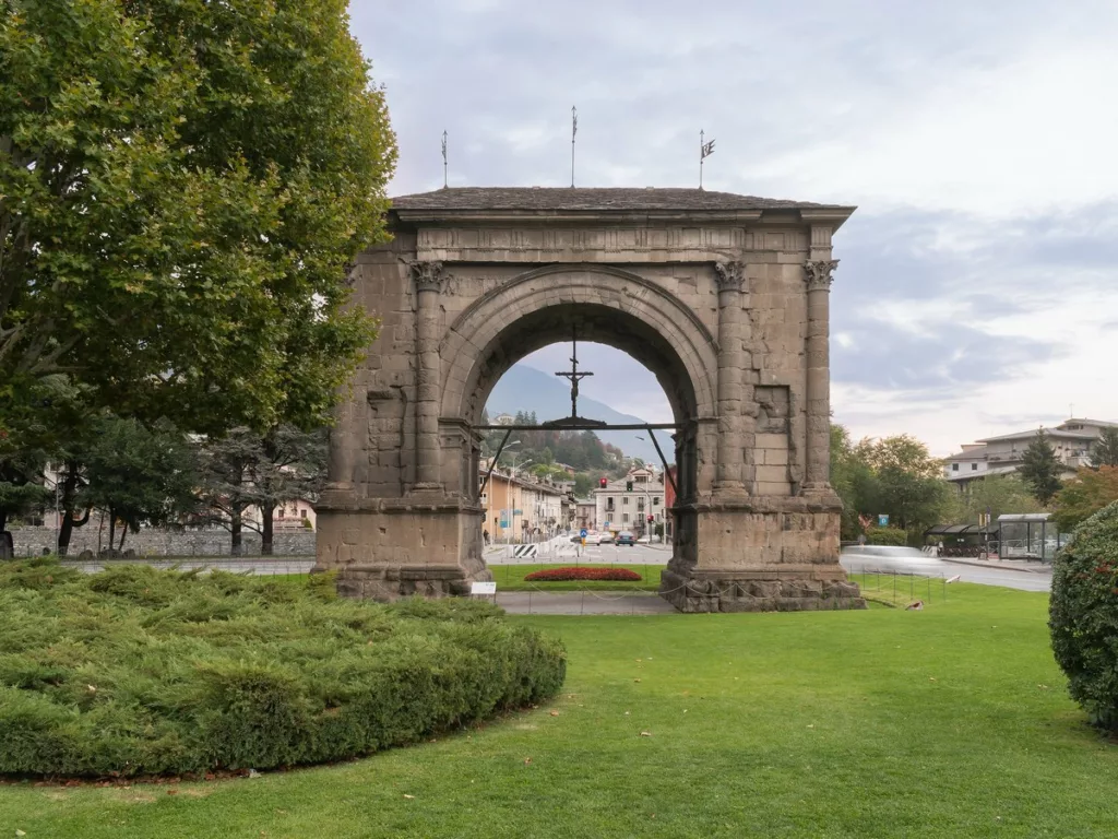 Aosta si rigenera tra restauro storico e futuro urbano