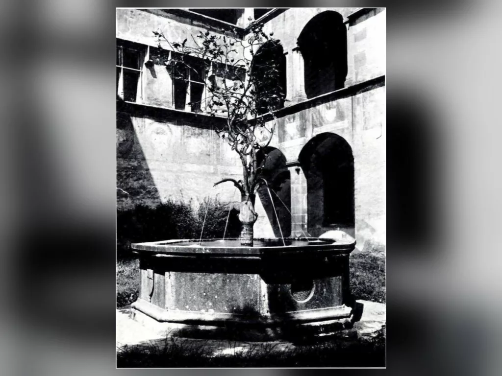 Fontaine du Grenadier / Fontana del Melograno, Issogne