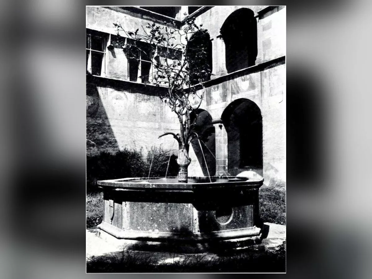 Fontaine du Grenadier / Fontana del Melograno, Issogne