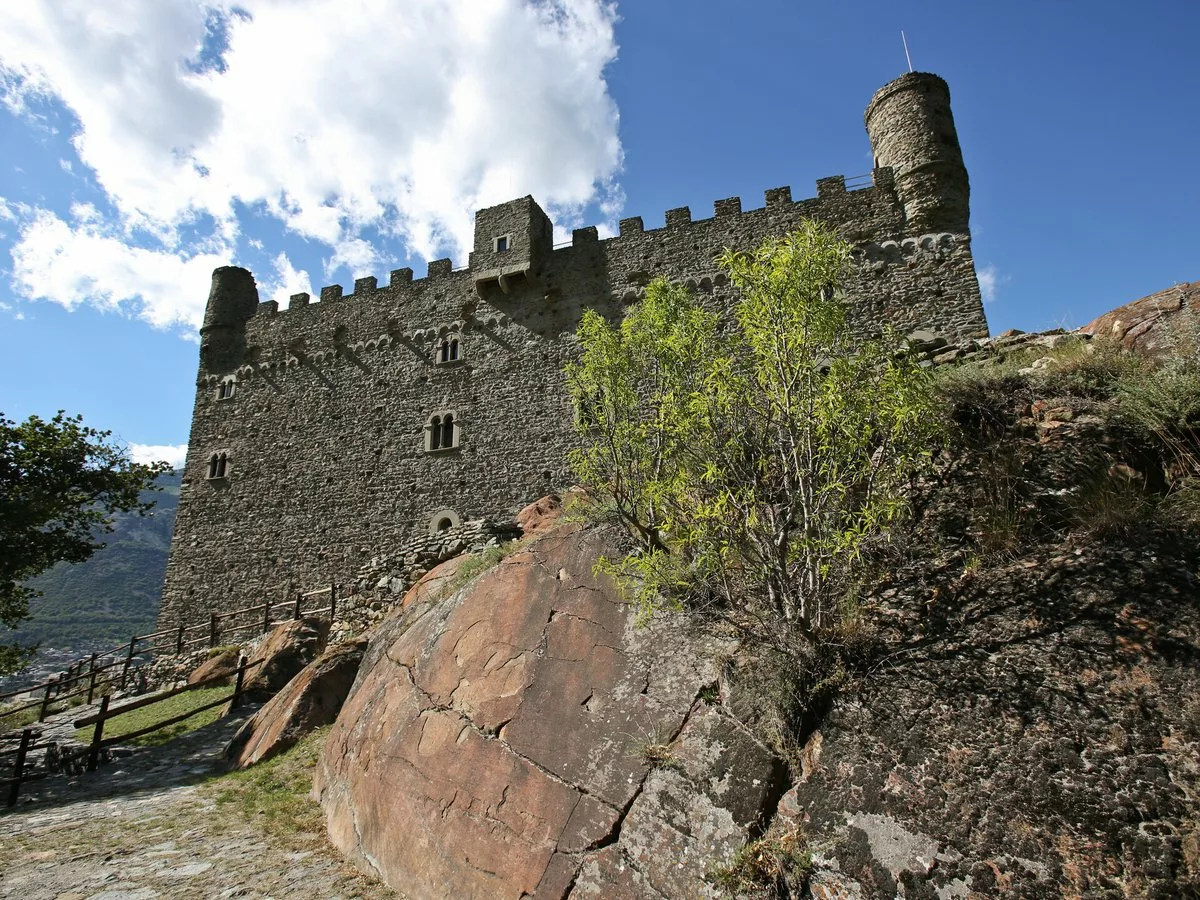 Segni di pietra, torri, castelli e residenze della Valle d'Aosta di Francesco Corni