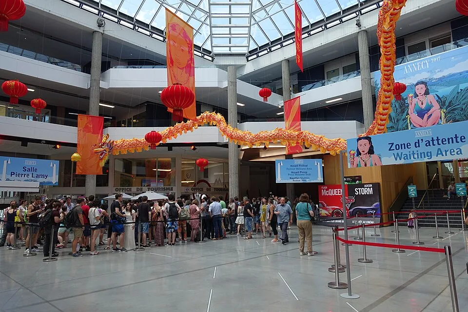 La foule du festival du film d’animation devant Bonlieu