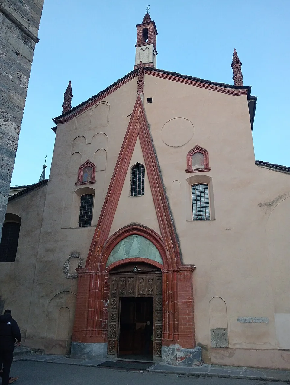 La façade de la collégiale Saint-Ours à Aoste