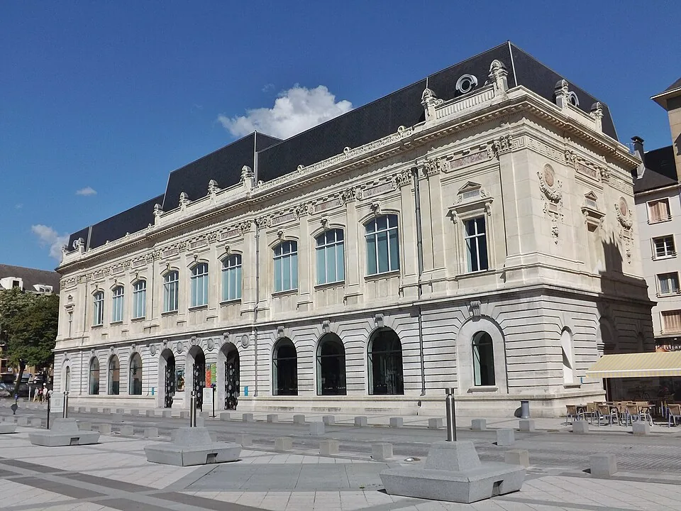 La façade du musée des Beaux-Arts de Chambéry, ancienne halle aux grains