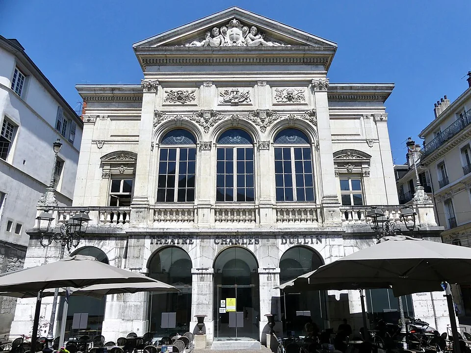 La façade du théâtre Charles Dullin à Chambéry