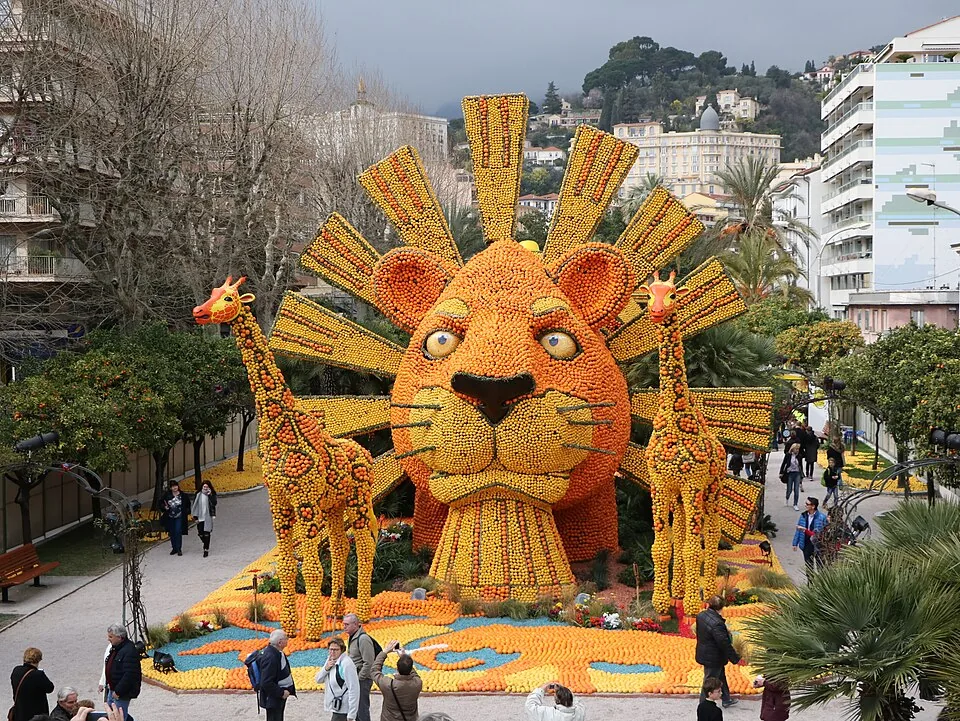 Un motif d’agrumes en forme de lion pendant la Fête du Citron à Menton