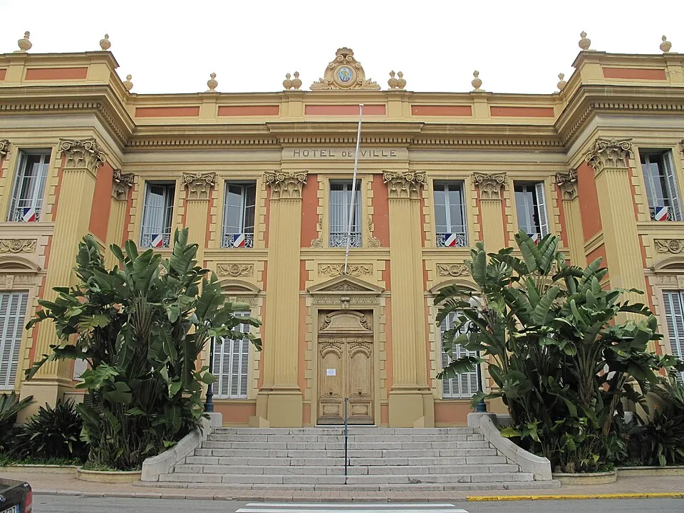 La façade de l’hôtel de ville de Menton, qui abrite la salle des mariages