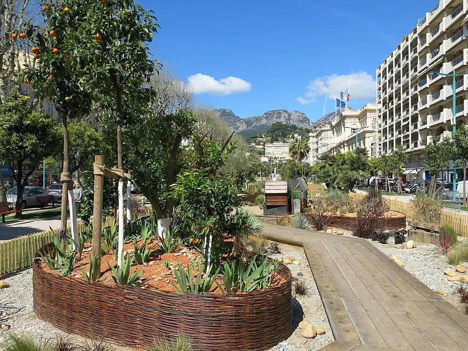 Une installation du festival des jardins dans les jardins Biovès à Menton